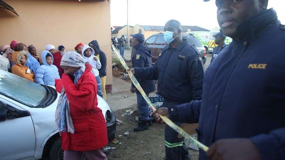 Vdekja e mistershme e 21 adoleshentëve në Afrikën e Jugut, arrestohen tre persona