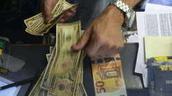 Efektet e barazimit të euros me dollarin