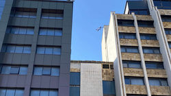 “Manifesta” rrëshqet në ndërhyrje të paautorizuara në “Grand”