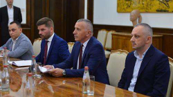 Kamberi ia prezanton Vuçiqit kërkesat për shqiptarët