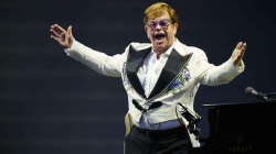 Qindra gjësende të Elton Johnit vihen në shitje