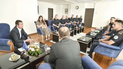 Kurti takon policët që ishin në Leposaviq, u premton mbështetje të plotë