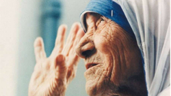 Ukraina citon Nënën Terezë si motivim për luftë kundër rusëve