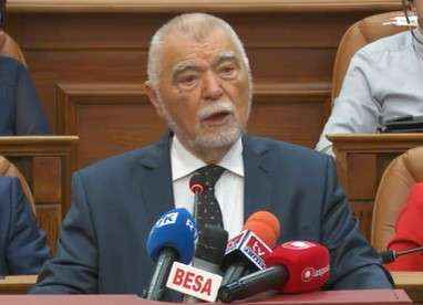 Prizreni shpall ish-presidentin kroat Mesiq, Qytetar Nderi