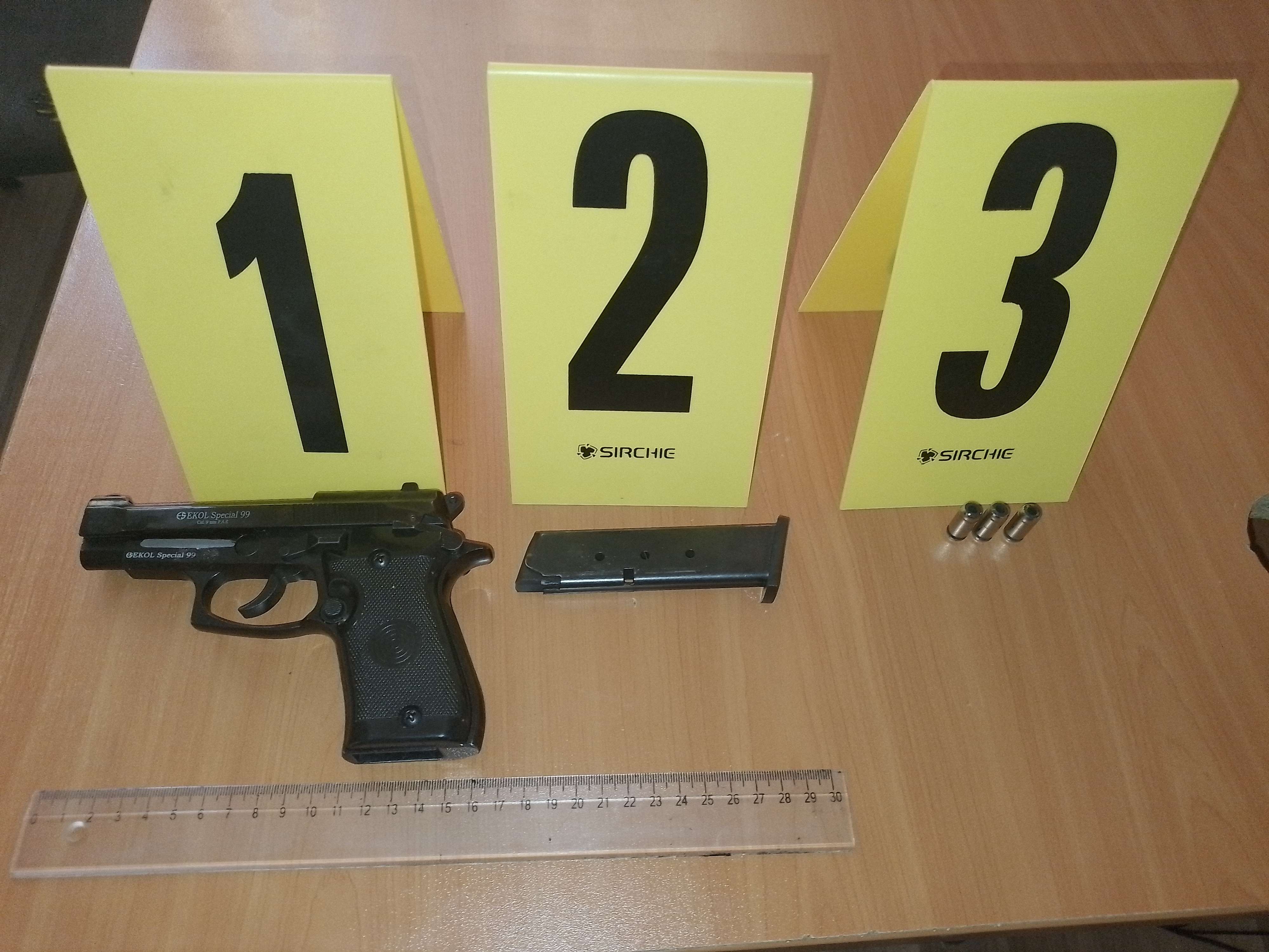 Vushtrriasi gjuan me armë në aheng, Policia ia sekuestron 