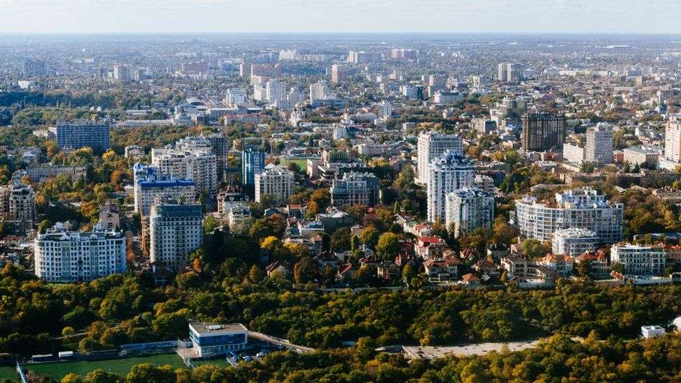 Shpërthimet tronditën një port të Ukrainës disa orë pas marrëveshjes për grurin