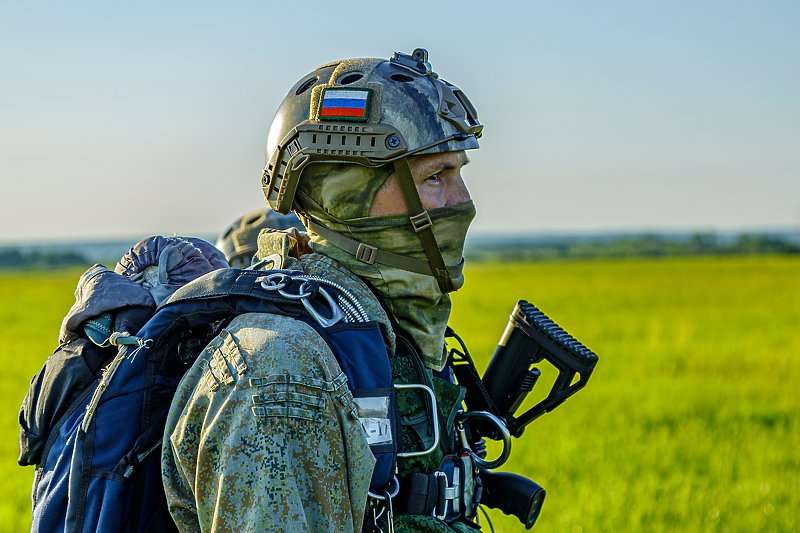 Rusët ndalojnë dhe kërcënojnë ushtarët e vet që refuzojnë të luftojnë në Ukrainë