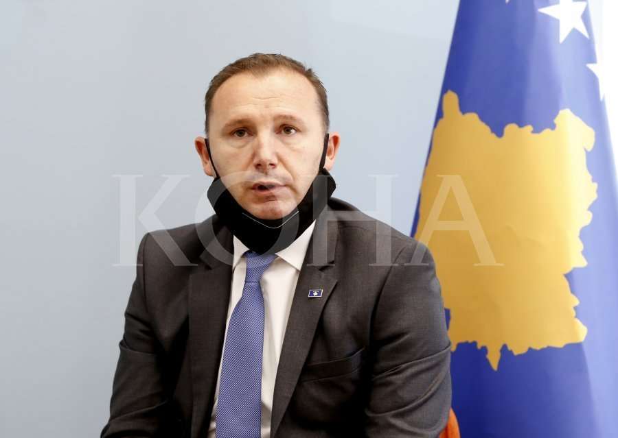 Zemaj: Virusi ka marrë hov të madh, Qeveria e mashtrimit në gjumë të thellë