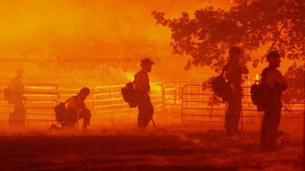 Shpallet gjendje e jashtëzakonshme pas zjarreve në Kaliforni