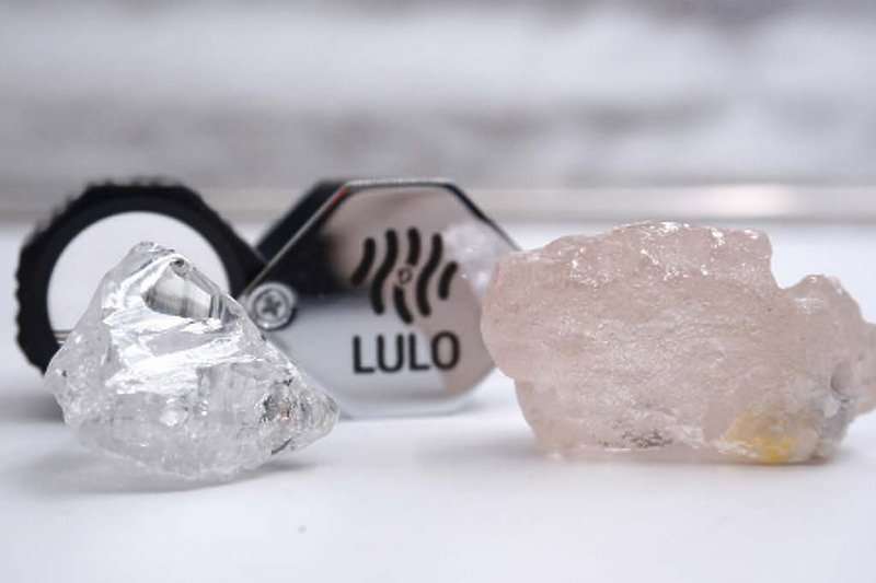 Një diamant rozë, më i madhi i gjetur në 300 vjet, u zbulua në Angolë