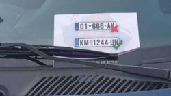 Në veri, serbëve u vendosen letra paralajmëruese për të mos i ndërruar targat në RKS