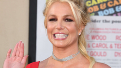 Britney Spears e shqetësuar në restorant kur sheh klientët duke e fotografuar