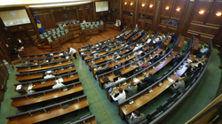 Deputetët mblidhen për rezolutën për çmimet e debatin mbi vizat