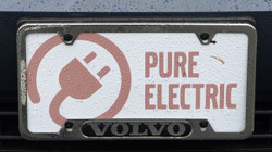 Në Itali nuk po i konsiderojnë veturat elektrike si zgjidhje ndaj emetimeve të karbonit