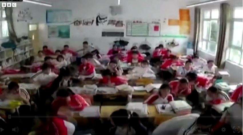 Momenti kur tërmeti me magnitudë 6.1 goditi një shkollë kineze