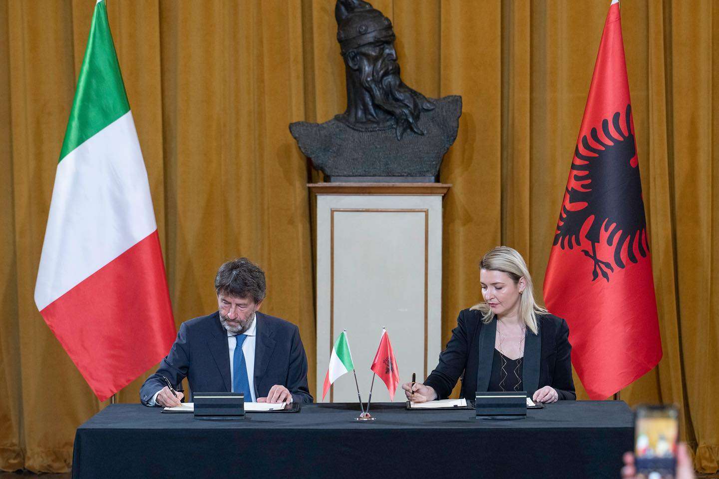 Shqipëria dhe Italia merren vesh për bashkëpunim trevjeçar në kulturë
