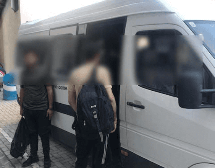 Kapen 18 emigrantë në Prishtinë, arrestohet personi që po i kontrabandonte