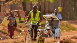 Uganda i shndërron biçikletat në autoambulanca për banorët e viseve rurale