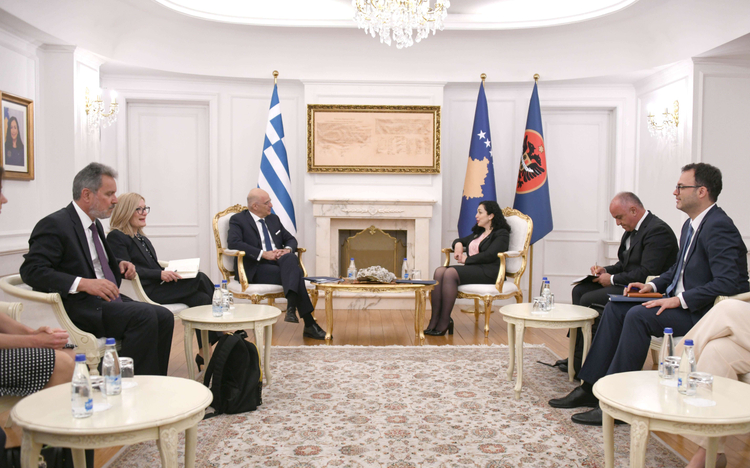 Presidentja Vjosa Osmani, i ka kërkuar ministrit të Jashtëm grek, Nikos Dendias, mbështetje për anëtarësimin e Kosovës në Këshillin e Evropës dhe në Partneritetin për Paqe në NATO