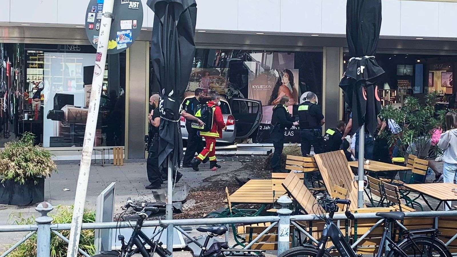 Një i vdekur e dhjetëra të lënduar pasi një veturë shkeli turmën në Berlin
