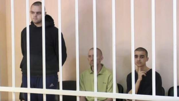 Dënim me vdekje për dy britanikë e një maroken që luftuan në Ukrainë