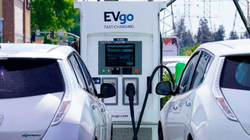 Administrata Biden dëshiron standardizimin e mbushjes së automjeteve elektrike
