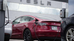 Tesla në telashe me “Autopilot”, pritet t'i tërheqë veturat nga tregu