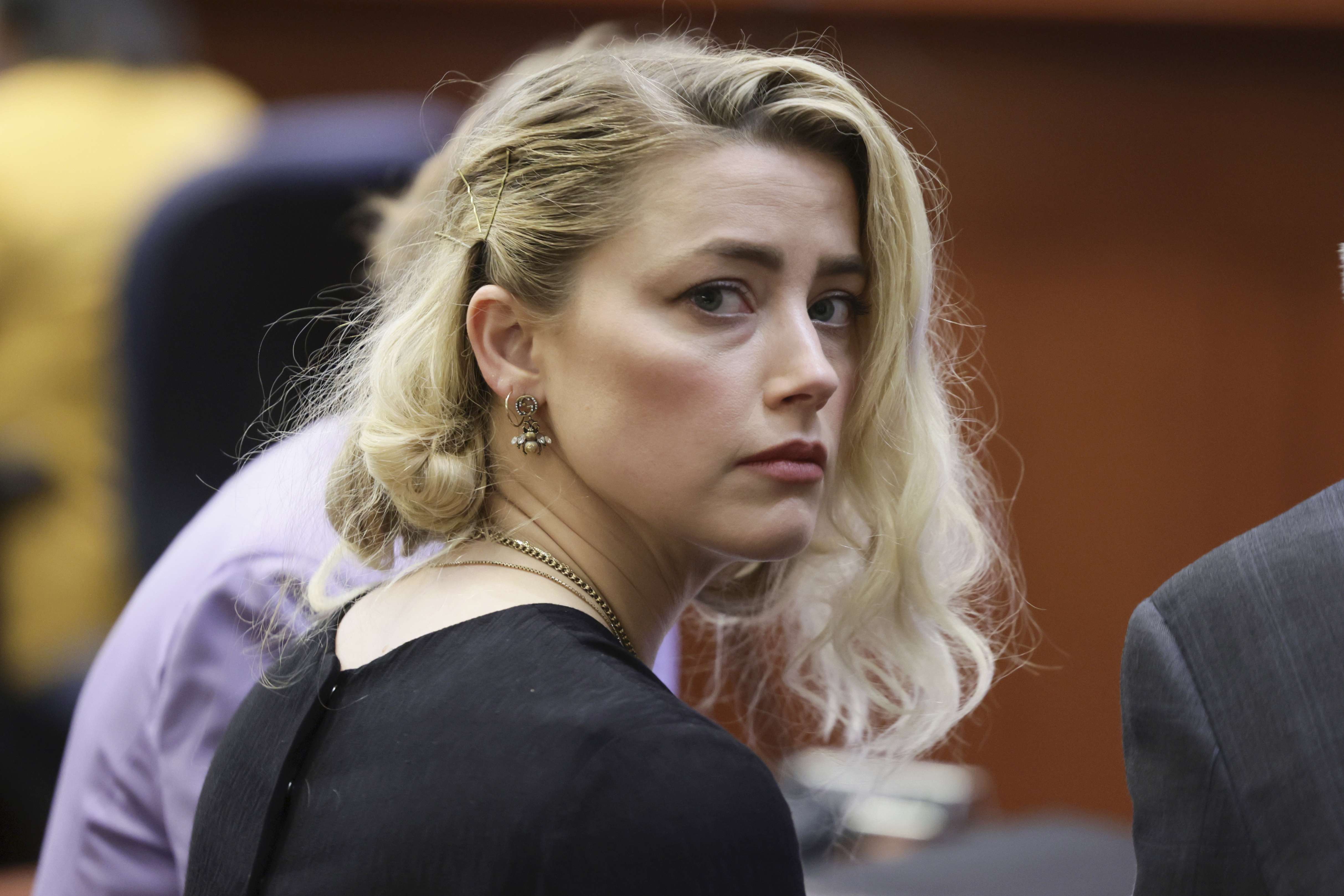 Heard flet për herë të parë për verdiktin e jurisë në rastin kundër Deppit