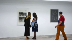 Bienalja Ndërkombëtare e Vizatimit hap dritaret e artit elitar