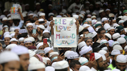Protestë e madhe në Bangladesh ndaj fyerjeve të Muhamedit