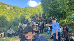 Ndalohen 67 emigrantë që po tentonin të hynin në Kosovë ilegalisht