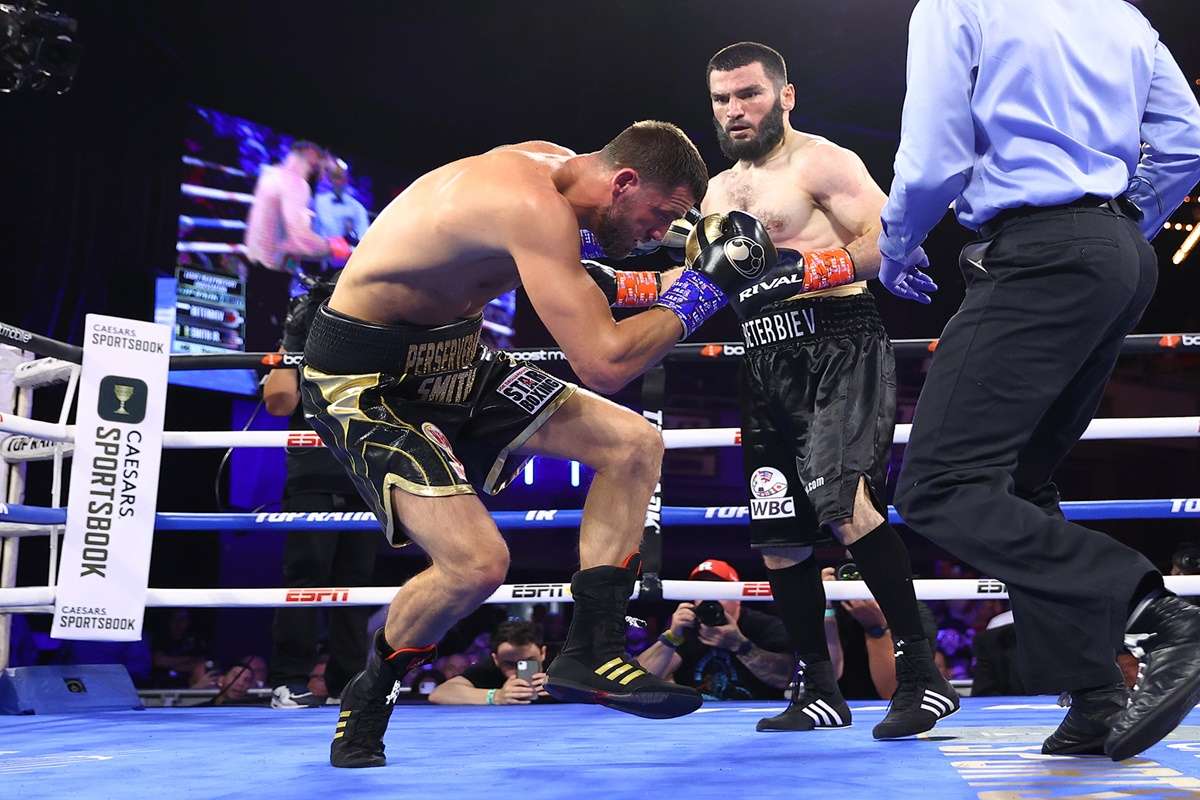 Artur Beterbievi nokauton Joe Smith Jr