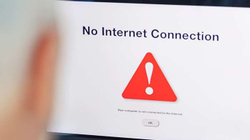 Për një orë, dhjetëra faqe interneti ishin të paqasshme