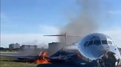 Aeroplani në Miami përfshihet nga zjarri, tre persona marrin lëndime