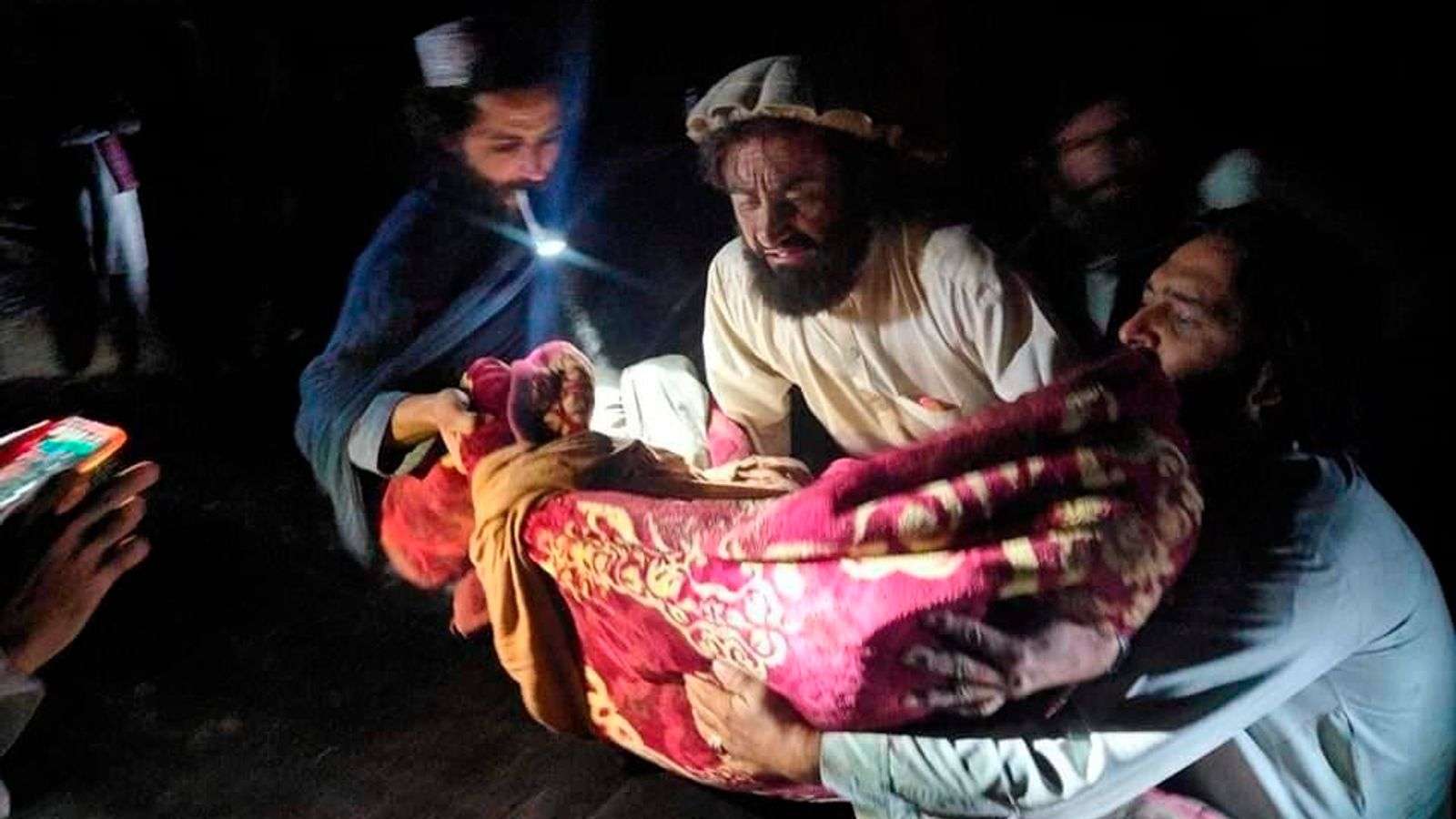 Talebanët kërkojnë ndihmë pas tërmetit që la 1.000 të vdekur në Afganistan