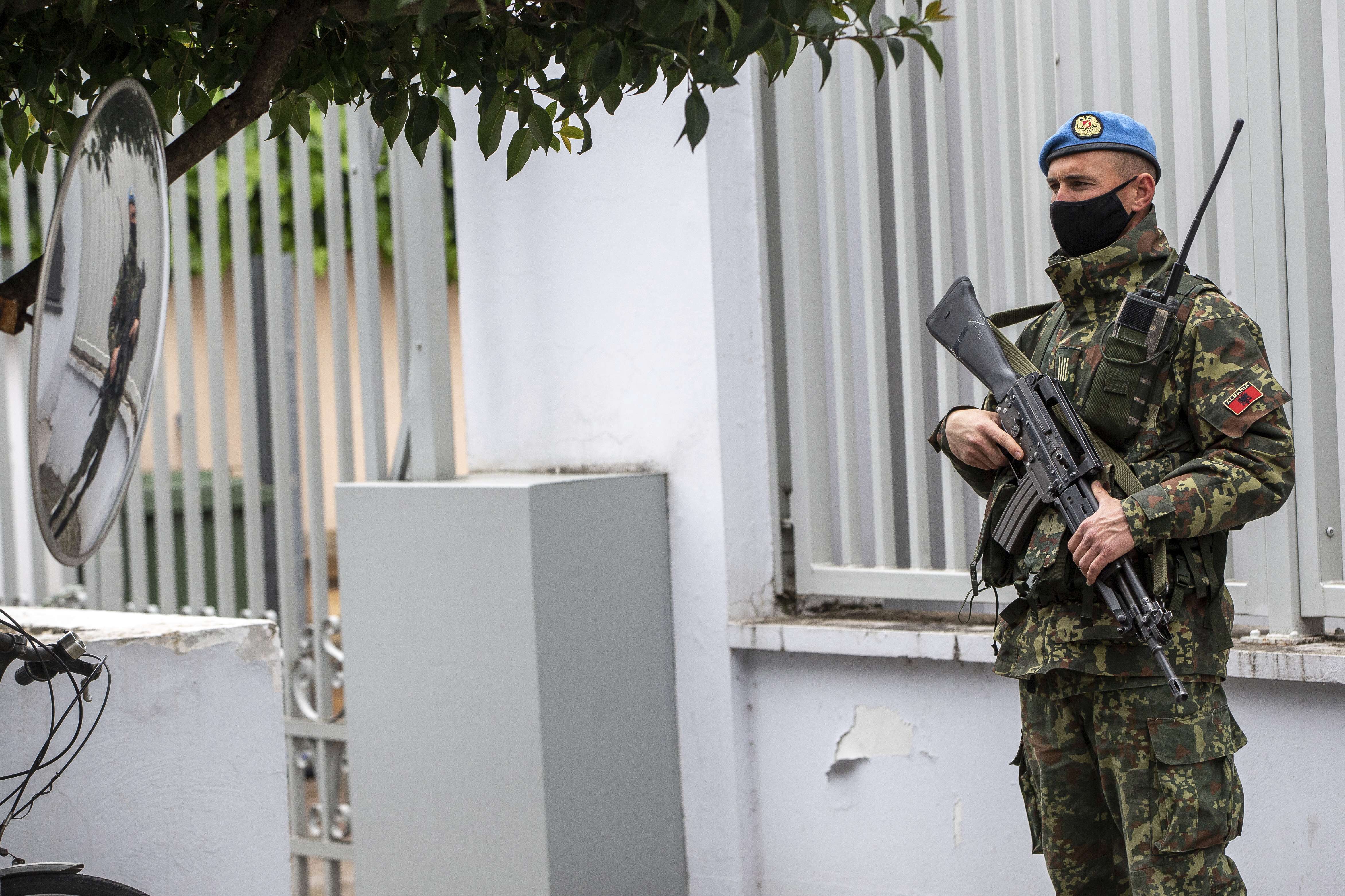 Nga korriku, Shqipëria rrit pagat e ushtarëve