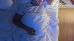 Ekspozimi ndaj dritës gjatë gjumit, çon në probleme serioze shëndetësore