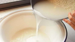 A është i shëndetshëm uji i orizit për flokët