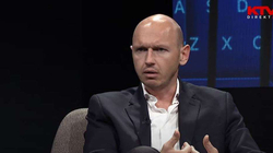 Shasha: Vendimet e Vuçiqit tenton t’i arsyetojë e gjithë aparatura shtetërore e mediatike në Serbi