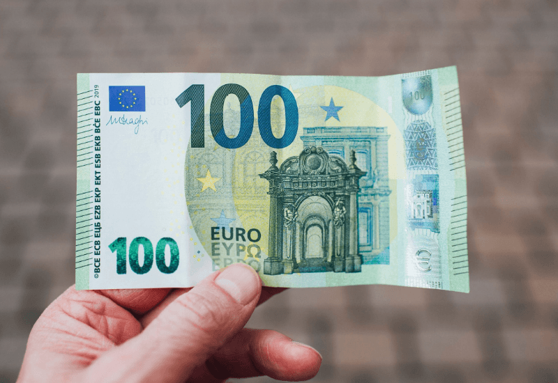 100 euro