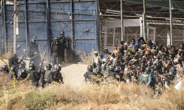 18 të vdekur gjatë përpjekjes për të kaluar në enklavën spajolle të Afrikës Veriore