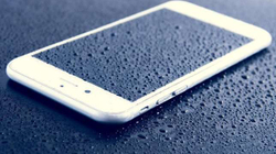 iPhone iu kthye pronarit pas 10 muajsh që kur ra në ujë