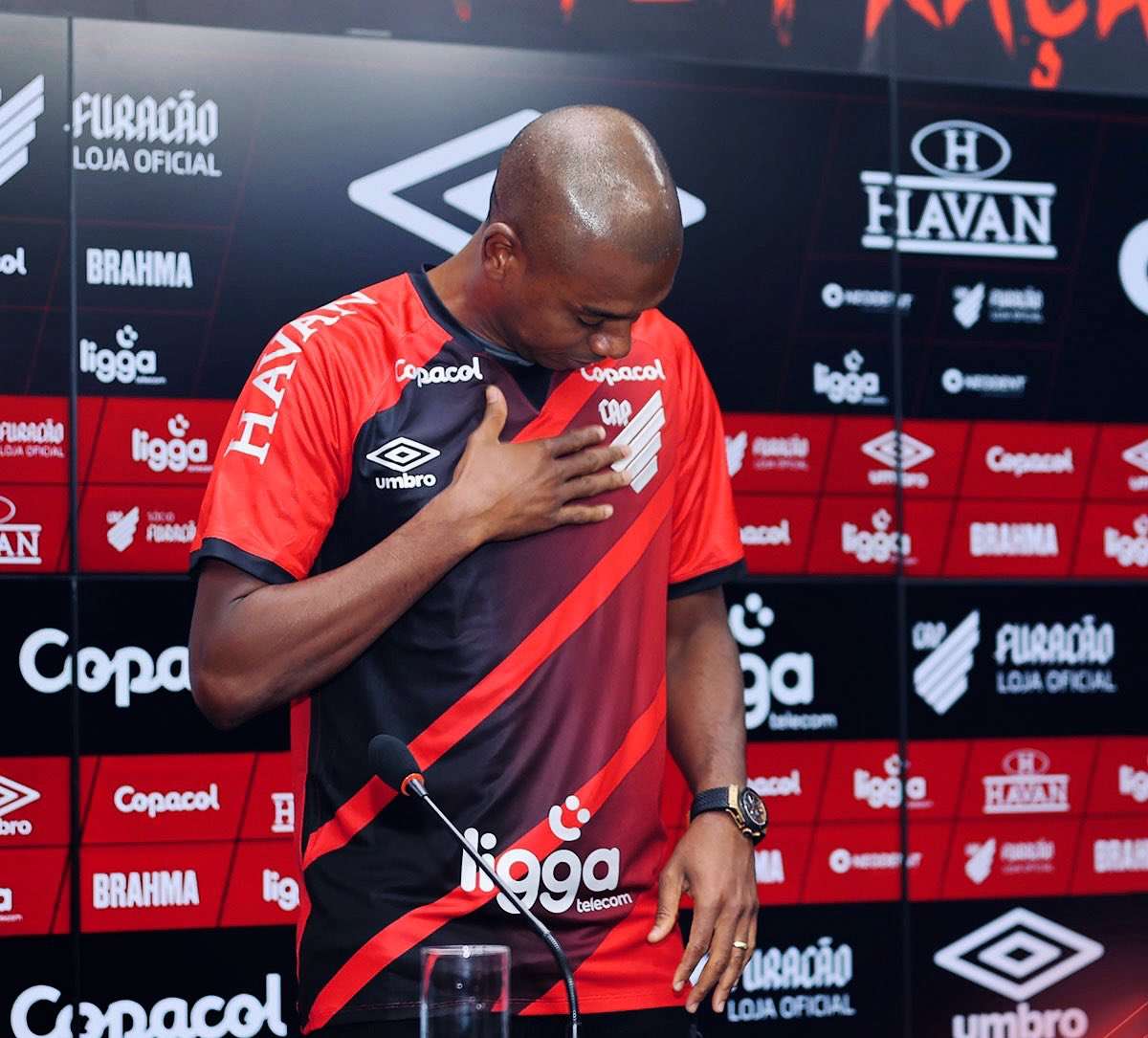 Fernandinho kthehet te Athletico