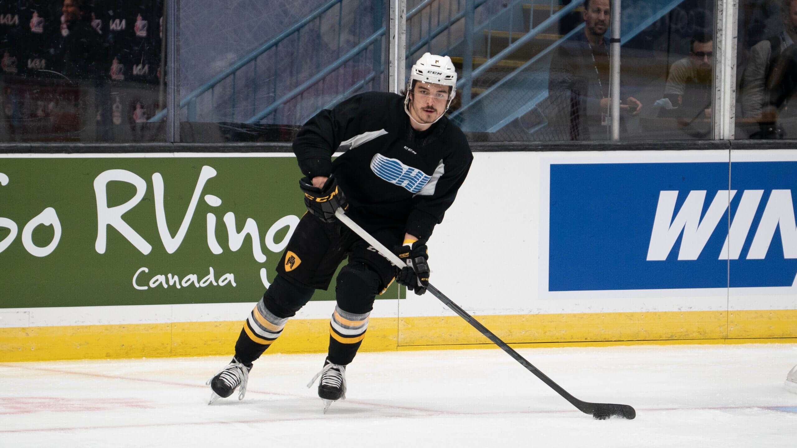 Arber Xhekaj - hokej akull