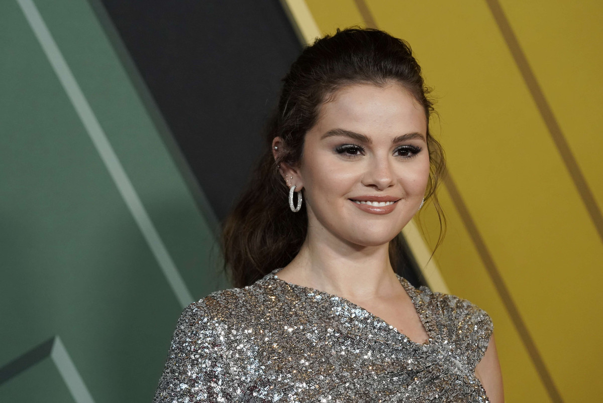 Selena Gomez shkëlqen në premierën e serialit “Only Murders in the ...