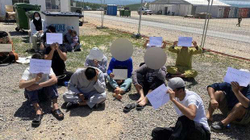 Refugjatët afganë: Në Kosovë, si në burg