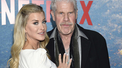 Aktori Ron Perlman është martuar