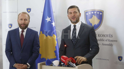Krasniqi pas takimit me Kurtin: Vettingu duhet të zhvillohet përmes Kuvendit