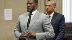 Ylli R. Kelly rrezikon të dënohet më 25 vjet burgim ose më shumë