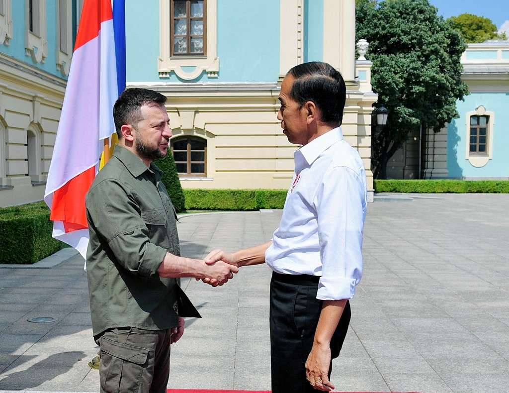 Presidenti indonezian i gatshëm t’ia përcjellë Putinit mesazhin e Zelenskyt
